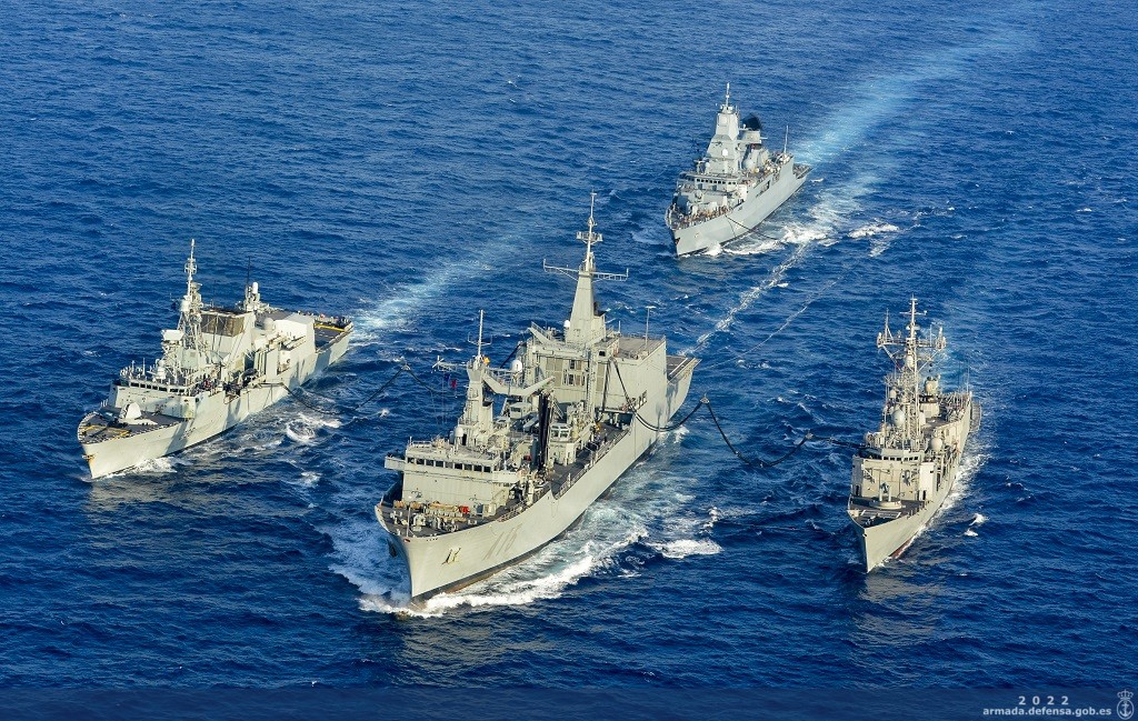 The ‘Cantabria’ during a triple RAS operation